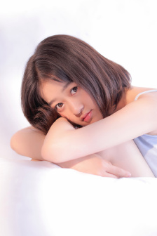 饭桌上故意张开腿让公在线观看